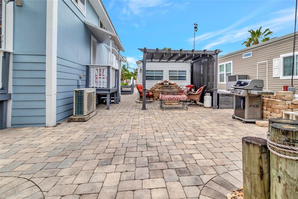 20285 Highway 27, Unit 38 Clermont, FL 34715 - Photo 21 of 33 a view of a dinning area with tv