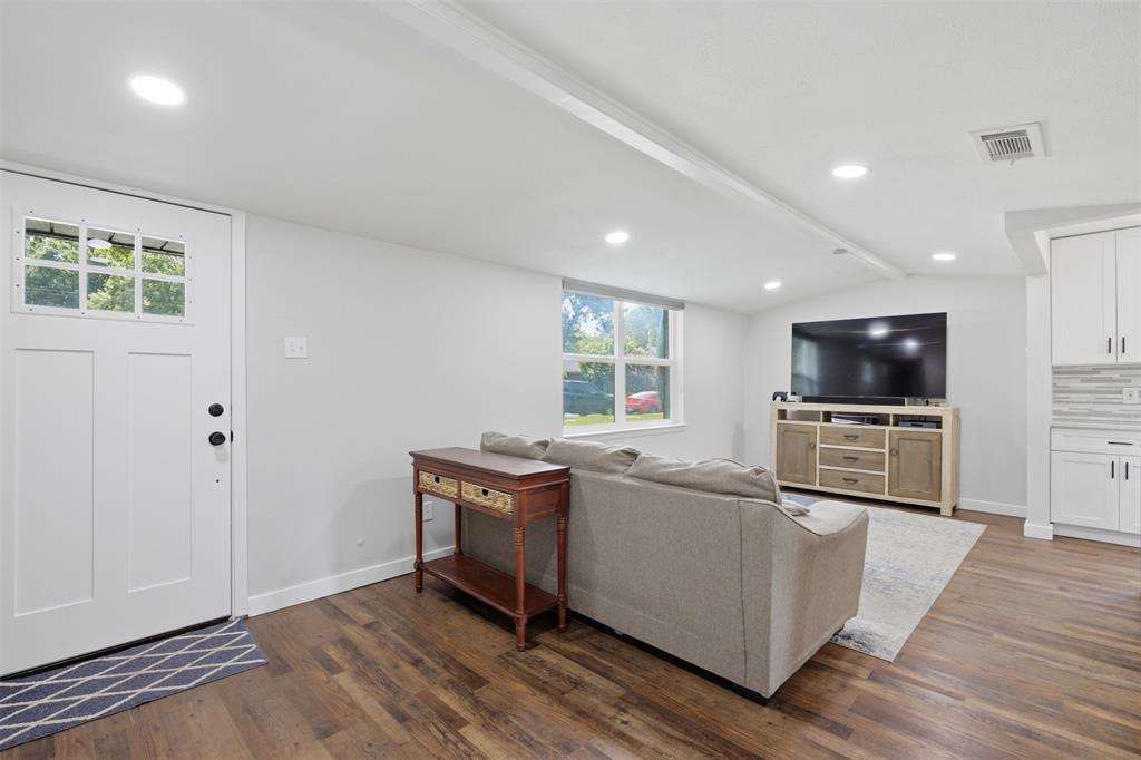 13231 Veronica Road Farmers Branch, TX 75234 - Photo 4 of 40