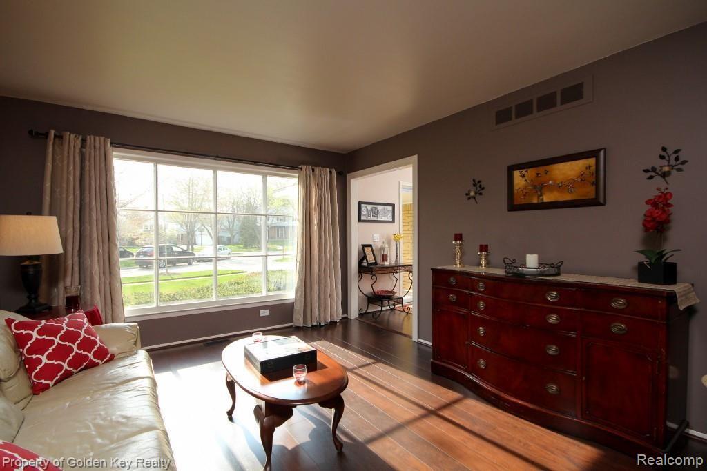 24474 Kings Pointe Novi, MI 48375 - Photo 5 of 42 IMG_2737 (Custom).jpg