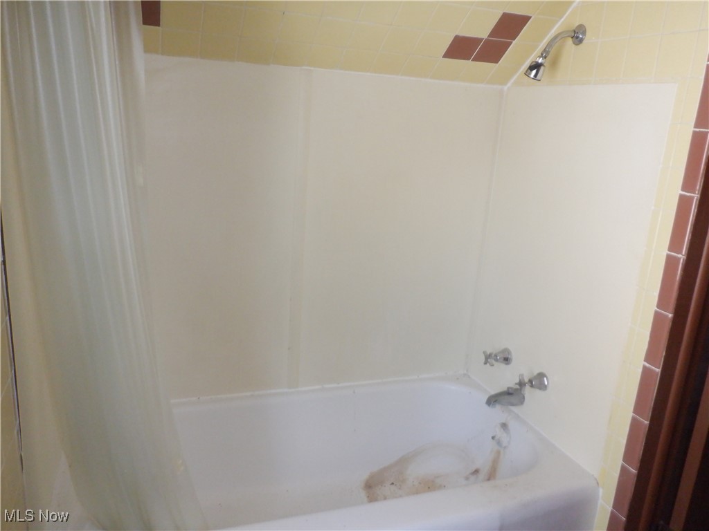 4105 Wyncote Road South Euclid, OH 44121 - Photo 27 of 30 Bathroom with tiled shower / bath