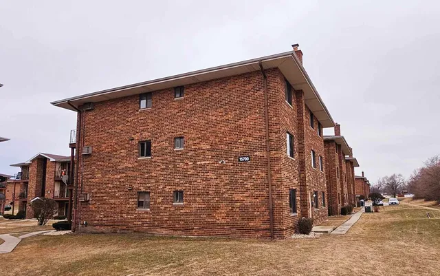 $850,000 | 15700 Reynolds Lane, Oak Forest, IL 60452