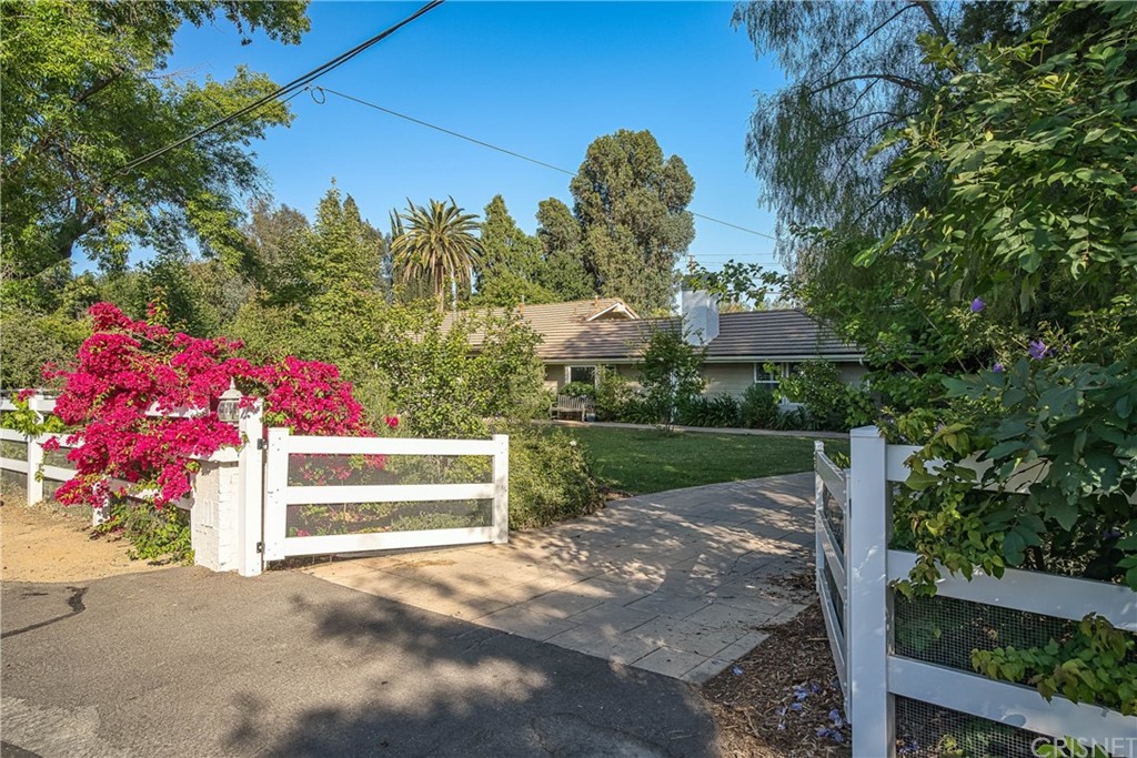 23744 Oakfield Road Hidden Hills, CA 91302 - Photo 5 of 41