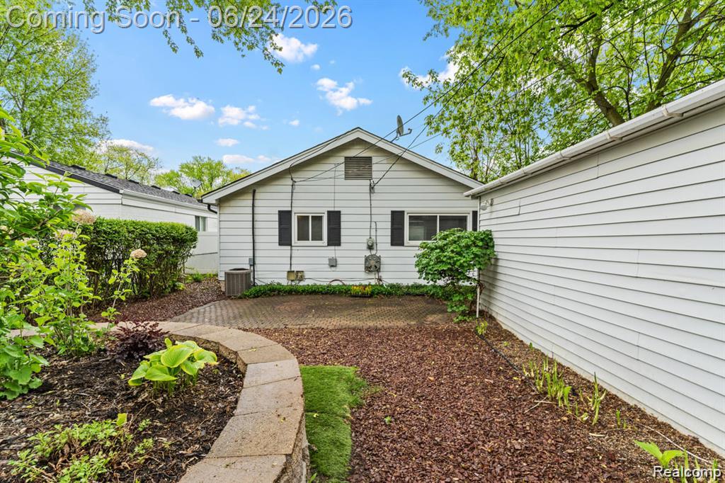 323 North Campbell Road Royal Oak, MI 48067 - Photo 20 of 22