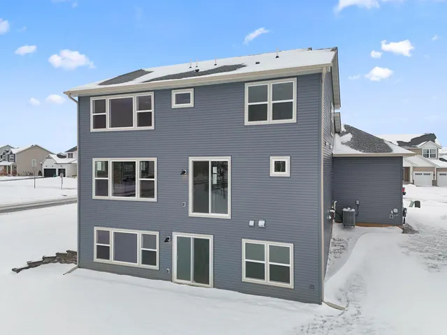 $679,900 | 11761 35th Street North, Lake Elmo, MN 55042