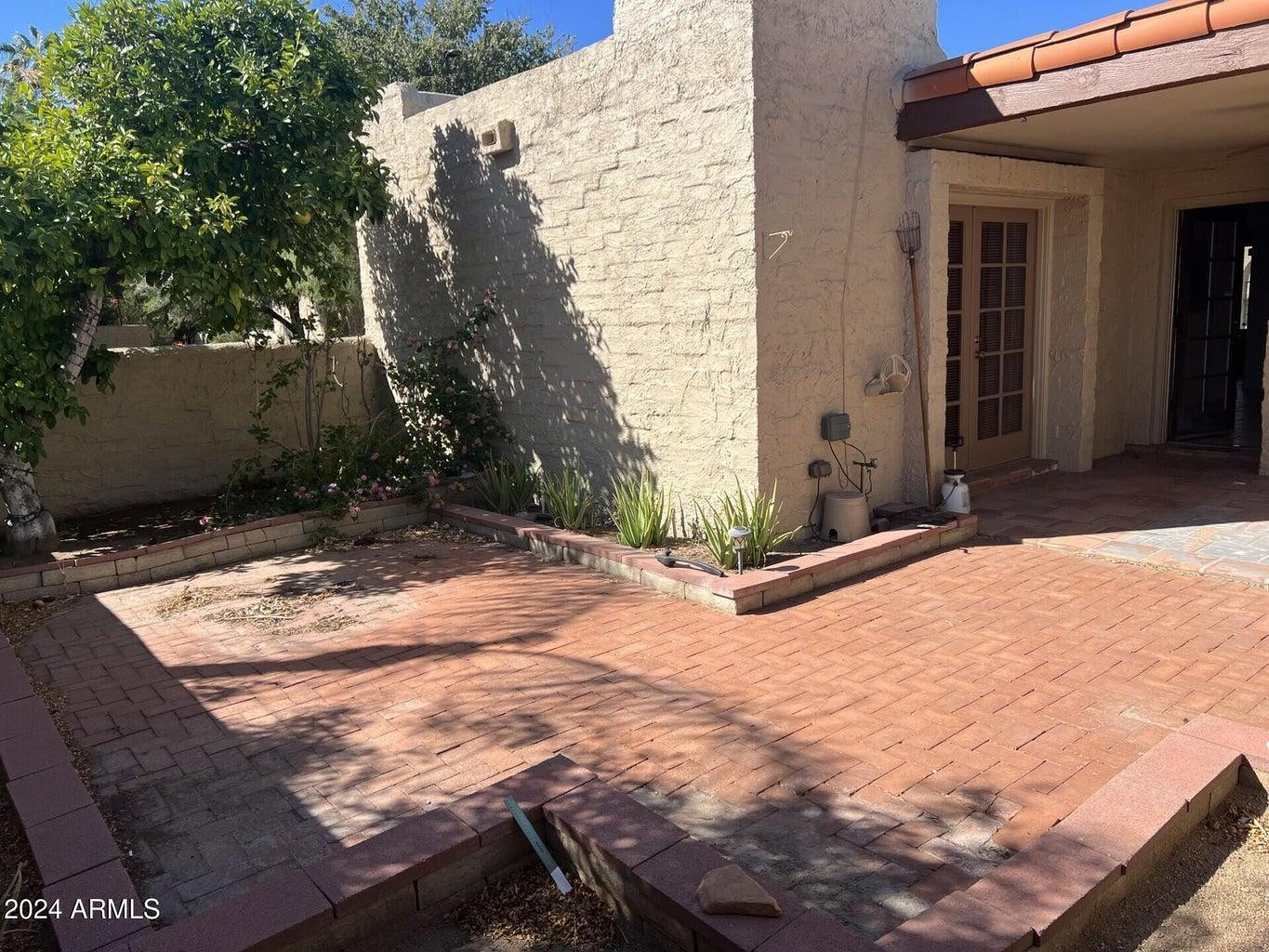 16623 North 29th Drive Phoenix, AZ 85053 - Photo 9 of 13 a backyard of a house