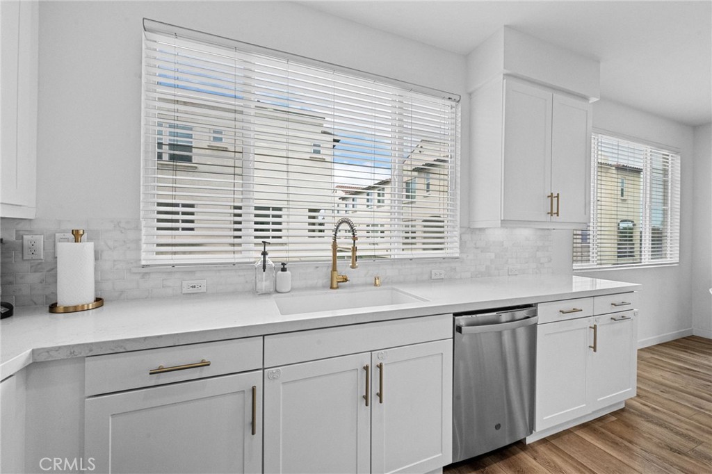 322 Ford Road Costa Mesa, CA 92627 - Photo 5 of 24