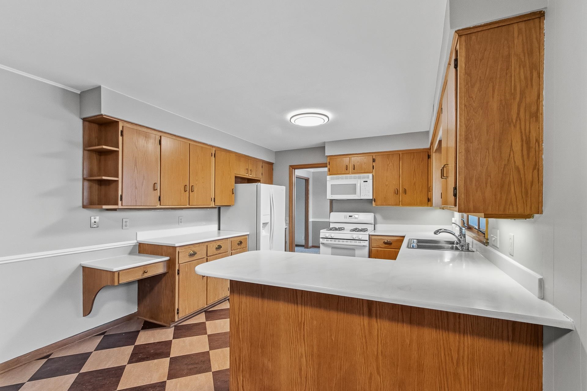126 Ellickson Street Arlington, WI 53911 - Photo 5 of 61