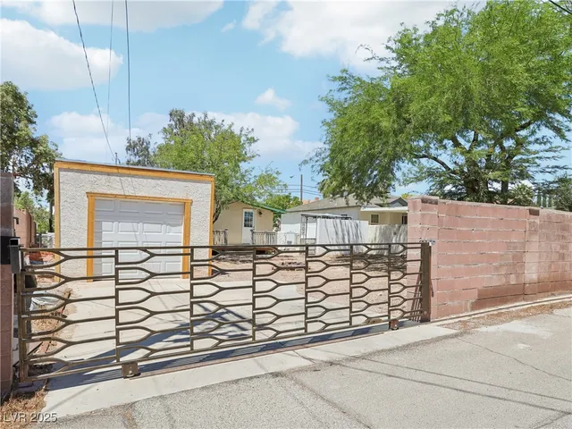 $389,000 | 663 Avenue B, Boulder City, NV 89005