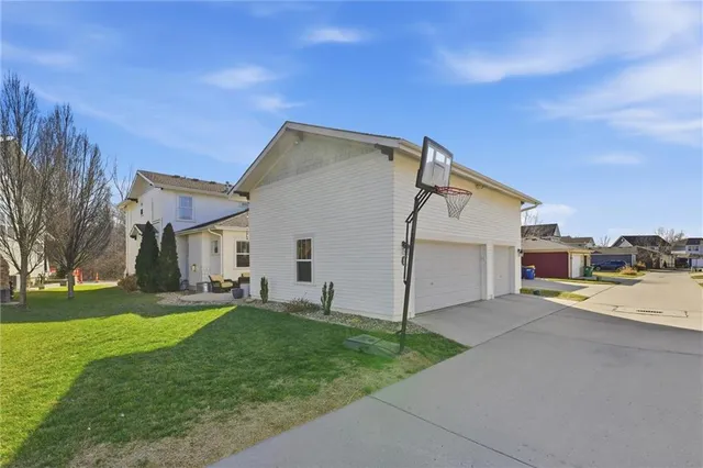 $575,000 | 3108 Southwest Pergola Park Drive, Lee's Summit, MO 64081