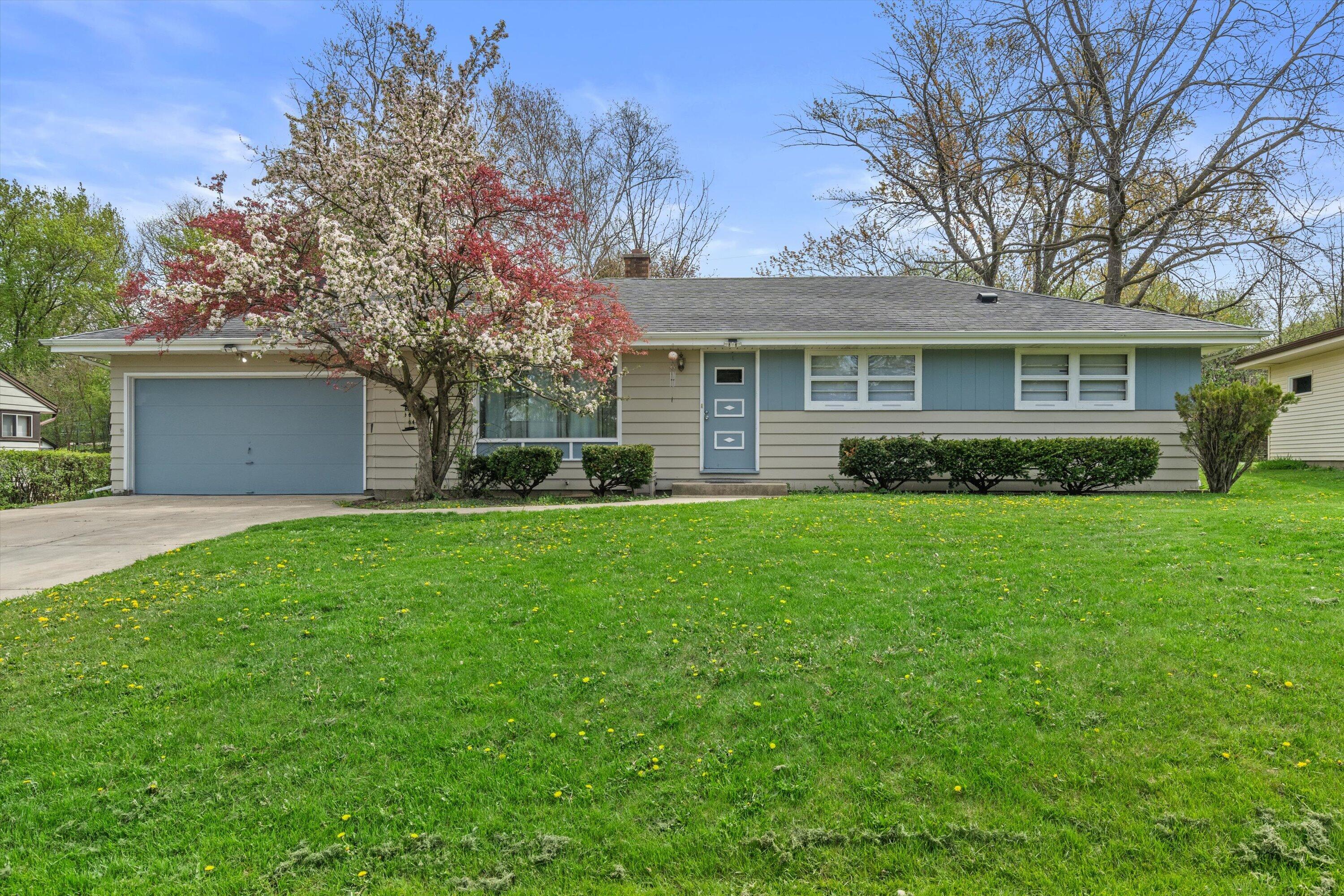 5427 West Spring Lane Milwaukee, WI 53223 - Photo 1 of 32 01-DSC03418