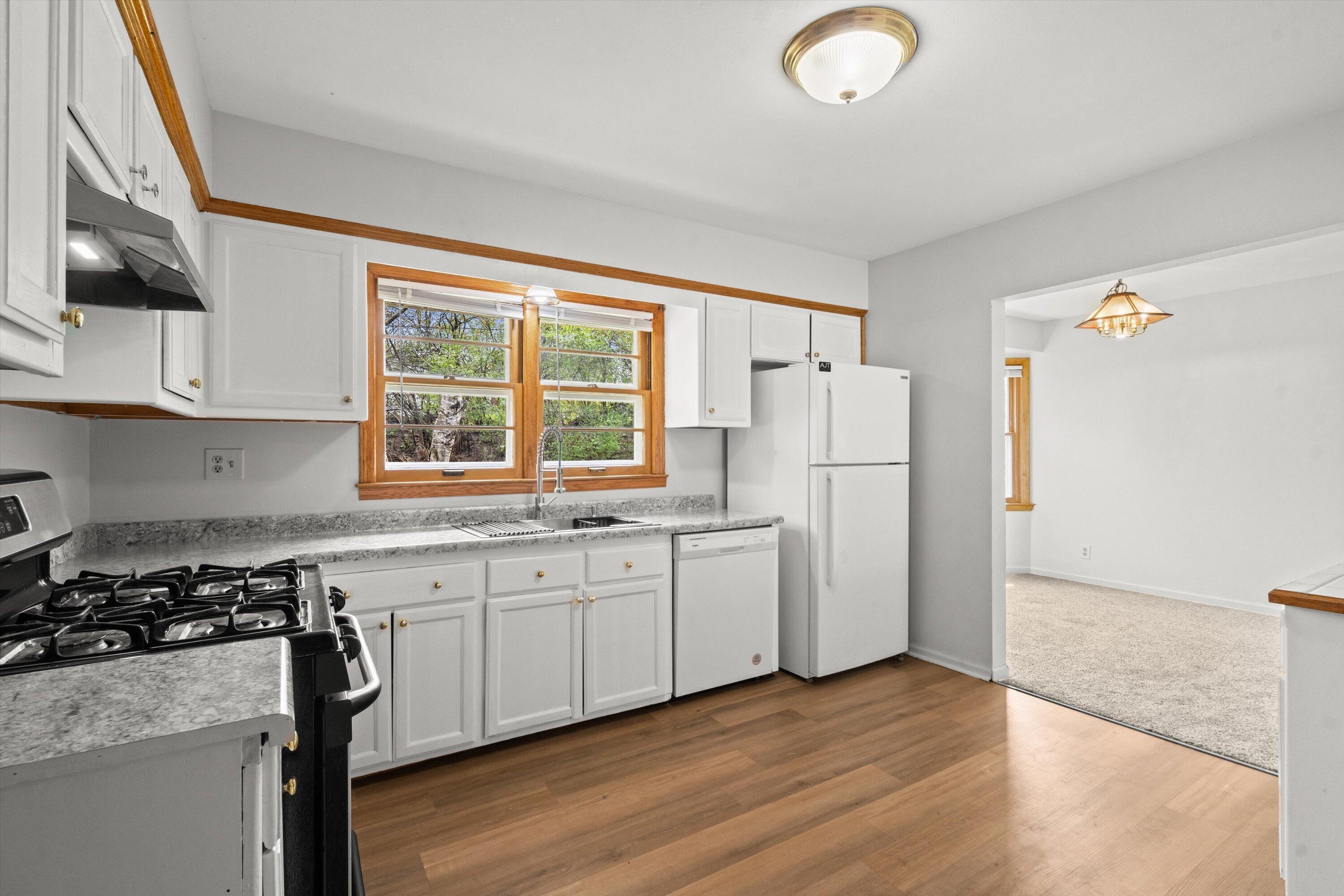 5427 West Spring Lane Milwaukee, WI 53223 - Photo 12 of 32 20-DSC03529