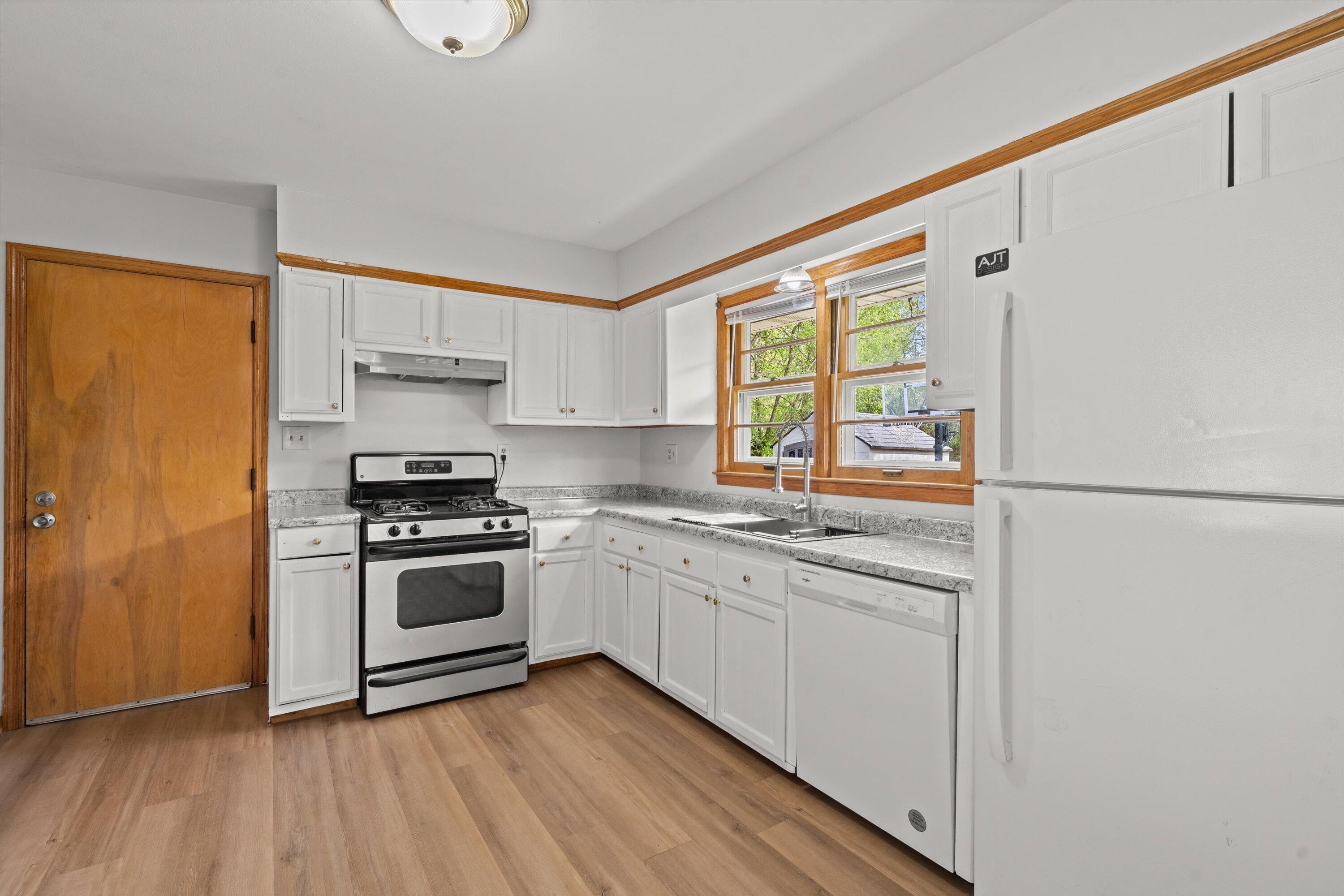 5427 West Spring Lane Milwaukee, WI 53223 - Photo 16 of 32 17-DSC03512