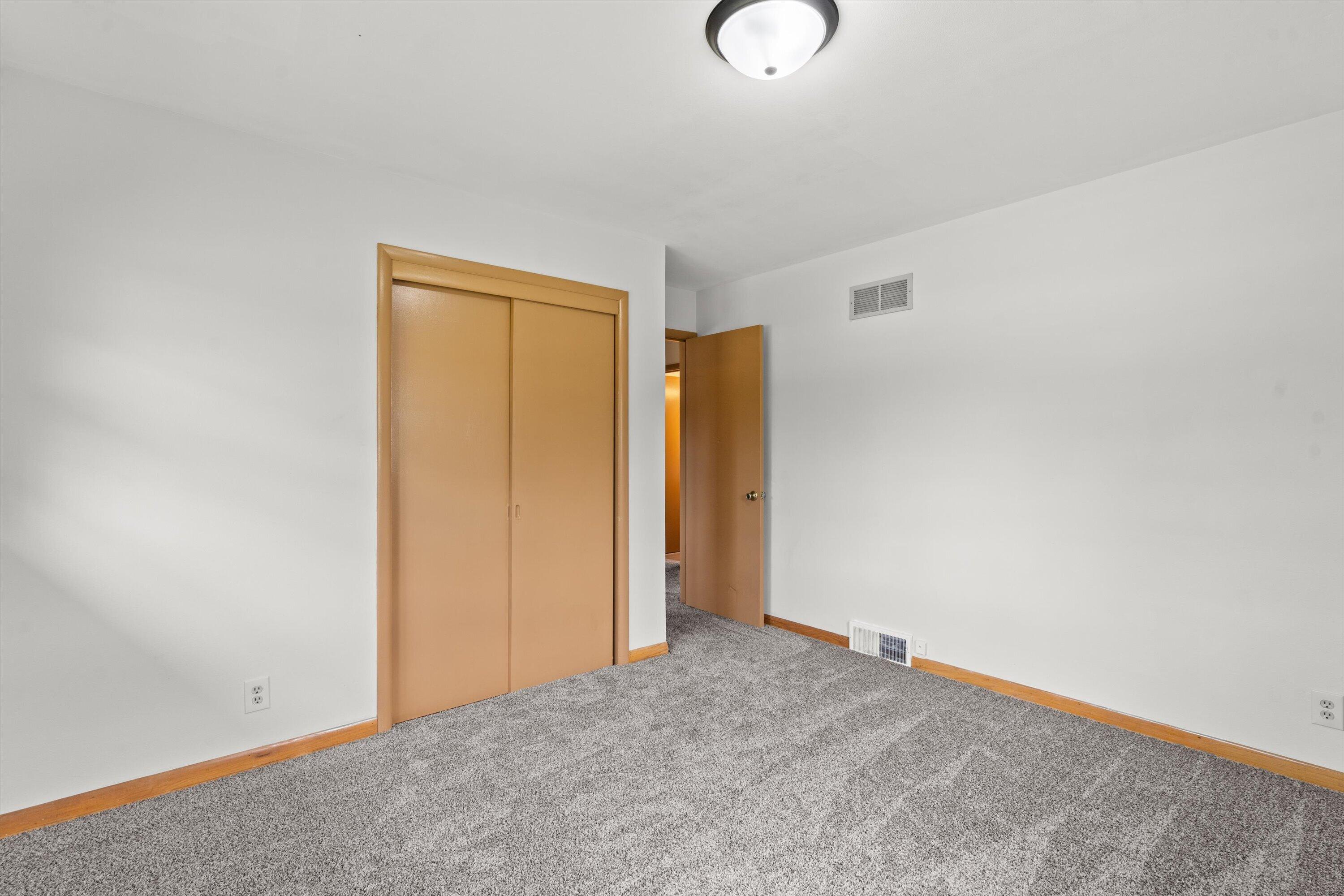 5427 West Spring Lane Milwaukee, WI 53223 - Photo 19 of 32 15-DSC03503