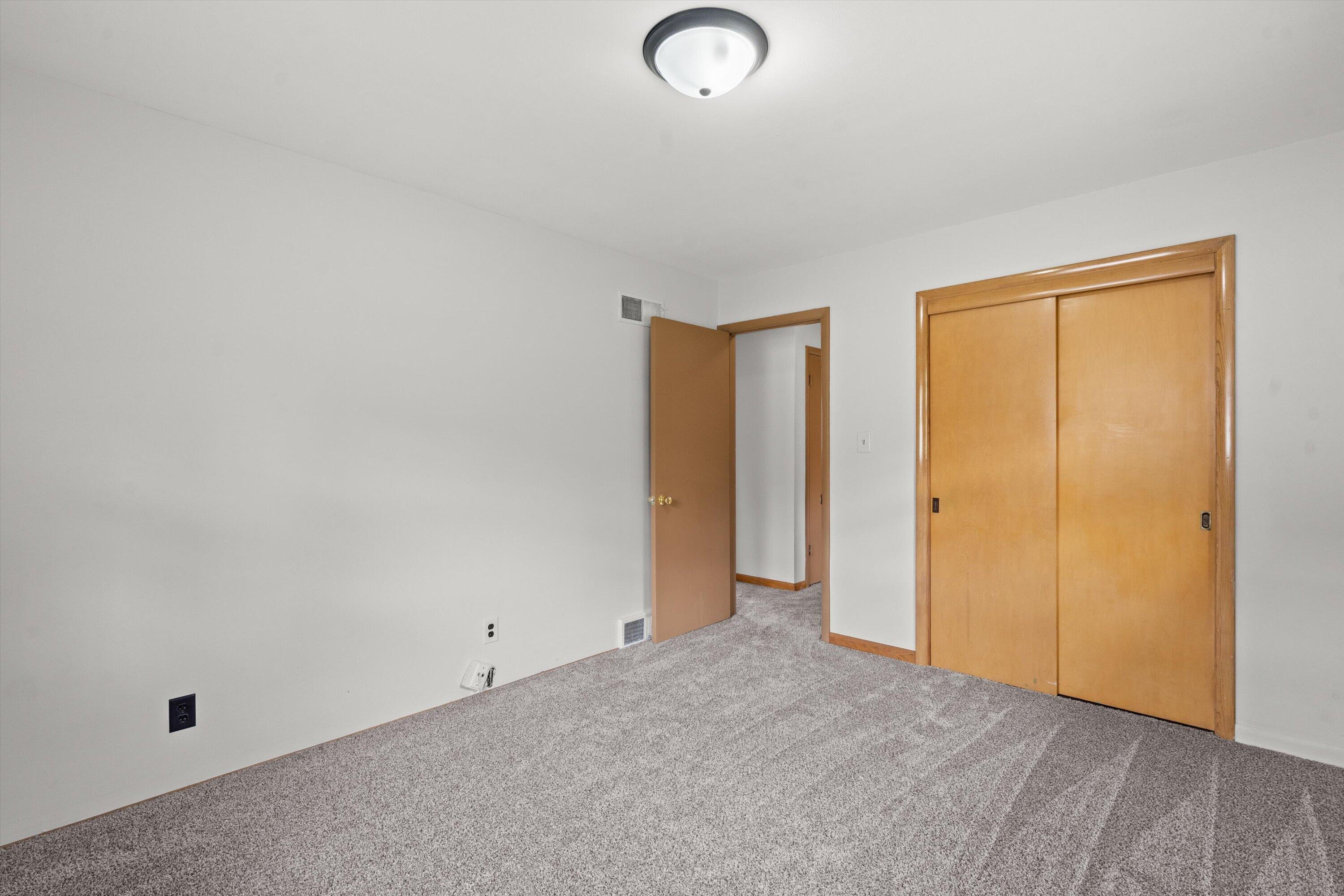 5427 West Spring Lane Milwaukee, WI 53223 - Photo 23 of 32 12-DSC03485