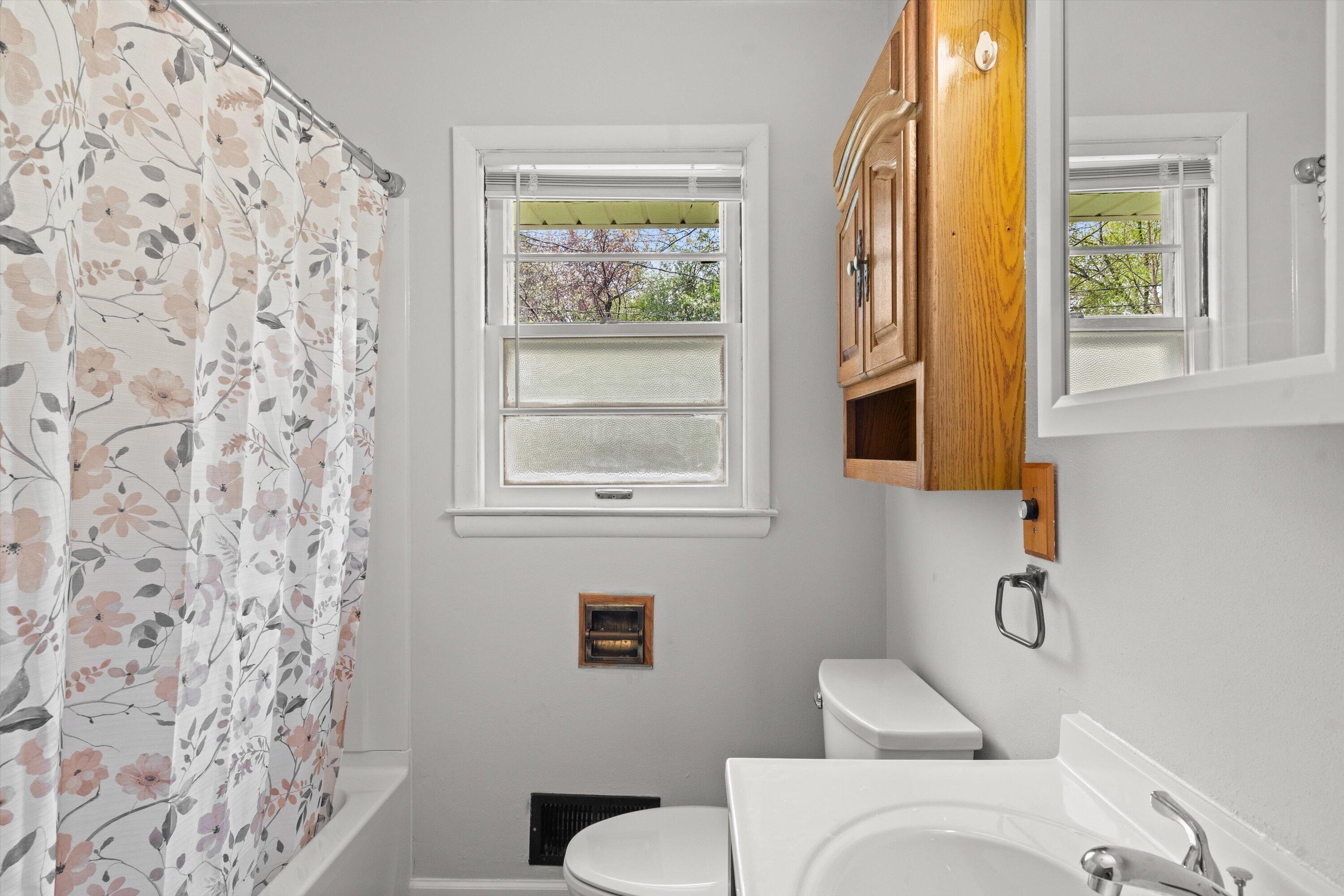 5427 West Spring Lane Milwaukee, WI 53223 - Photo 25 of 32 10-DSC03466