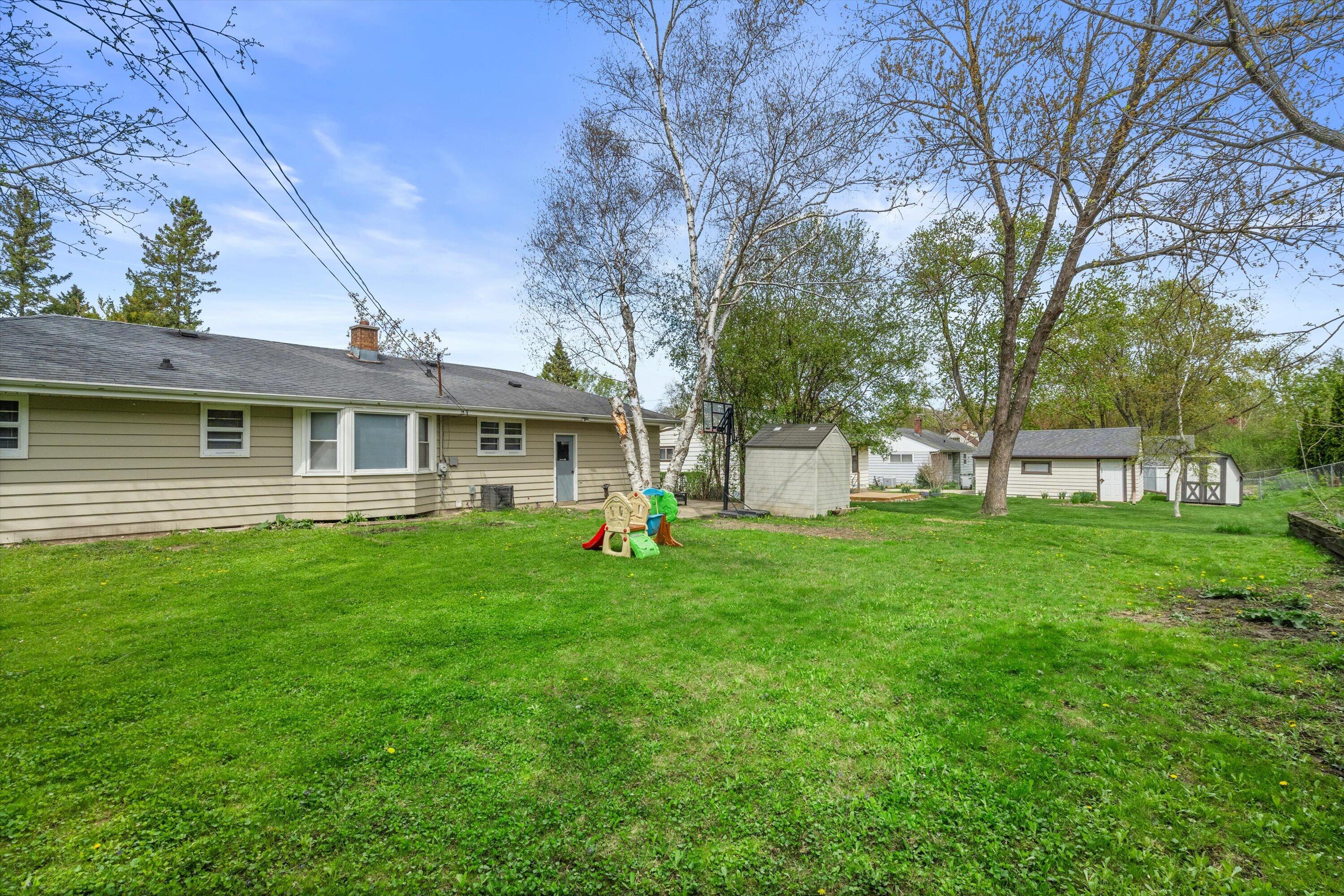 5427 West Spring Lane Milwaukee, WI 53223 - Photo 31 of 32 05-DSC03436