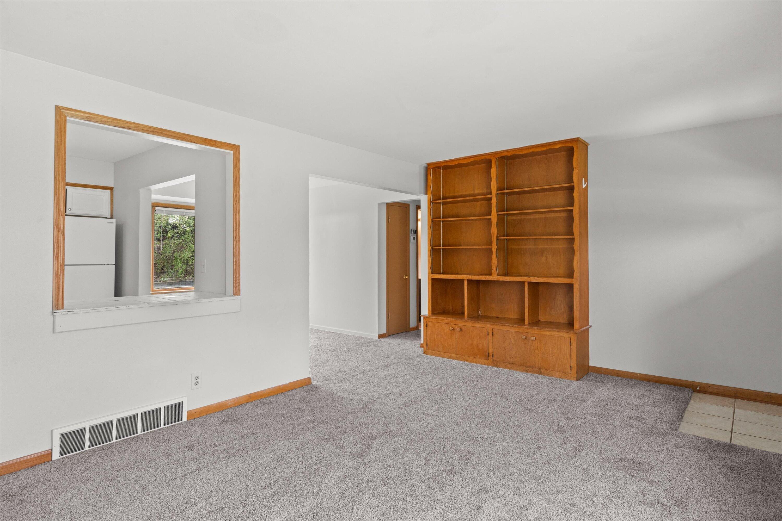 5427 West Spring Lane Milwaukee, WI 53223 - Photo 6 of 32 26-DSC03565