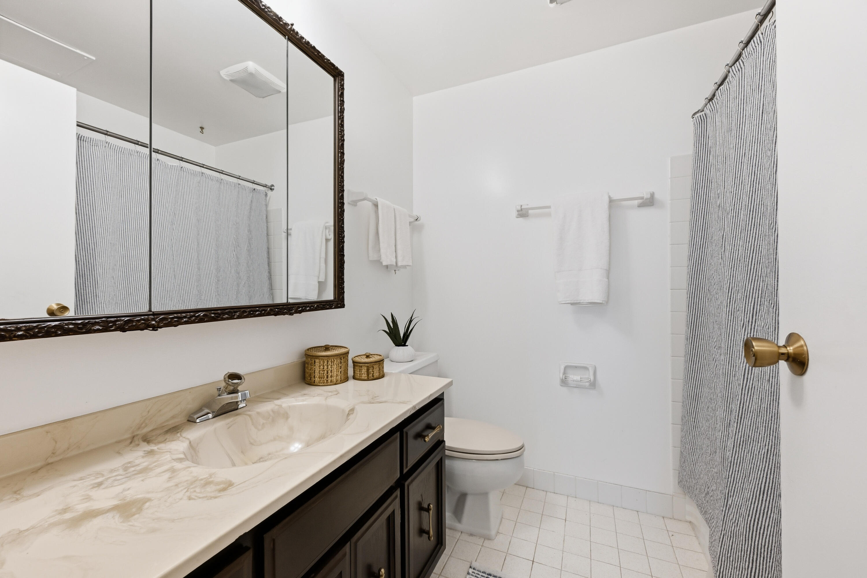 5253 North Lovers Lane Road, Unit 223 Milwaukee, WI 53225 - Photo 18 of 33 primary bathroom