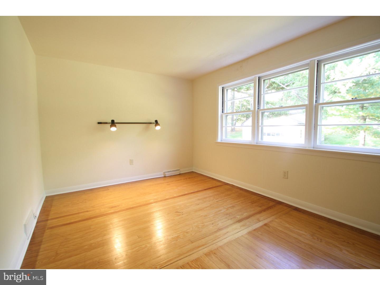 9015 Pine Road Philadelphia, PA 19115 - Photo 15 of 25