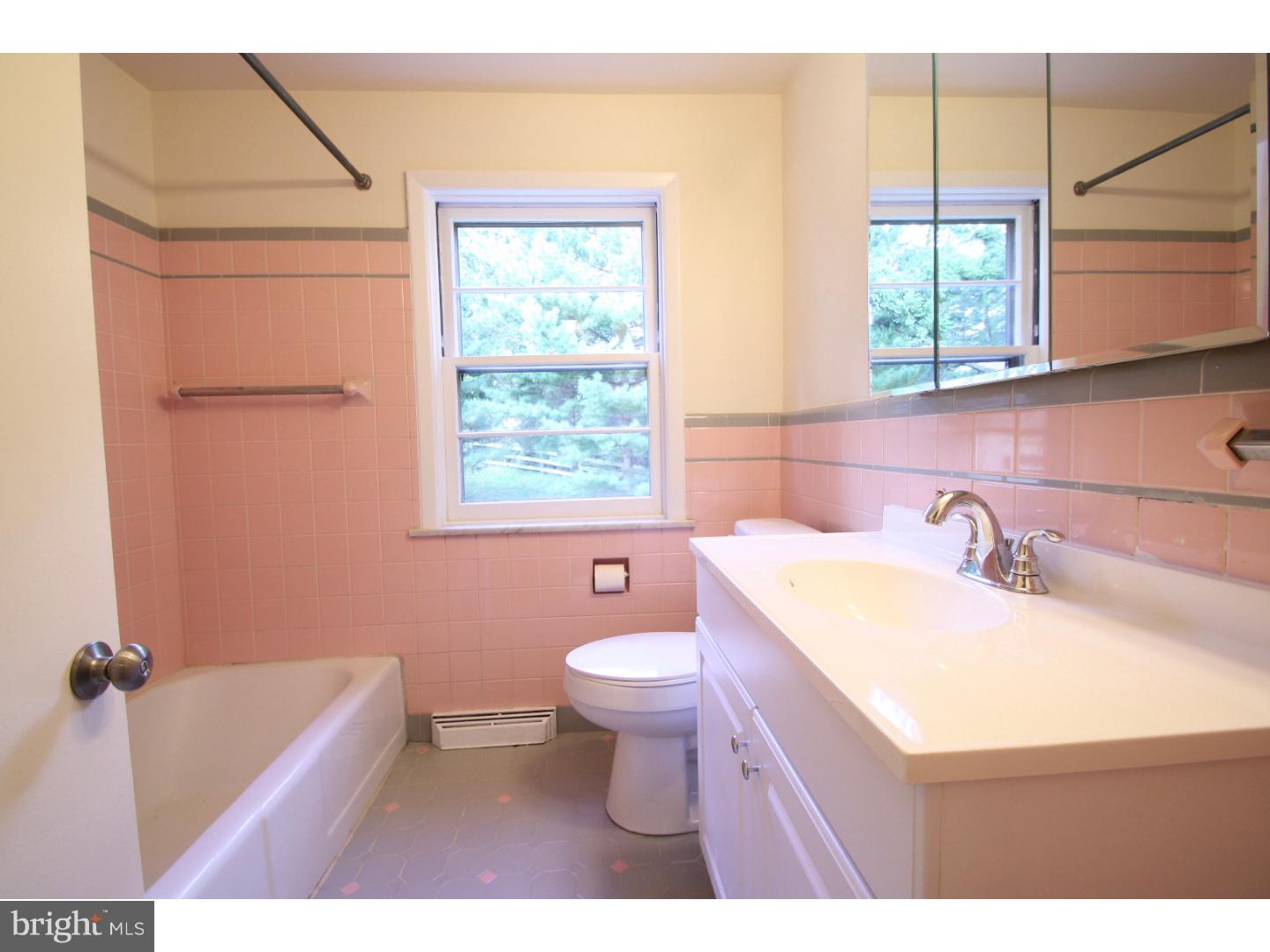 9015 Pine Road Philadelphia, PA 19115 - Photo 18 of 25 Bathroom