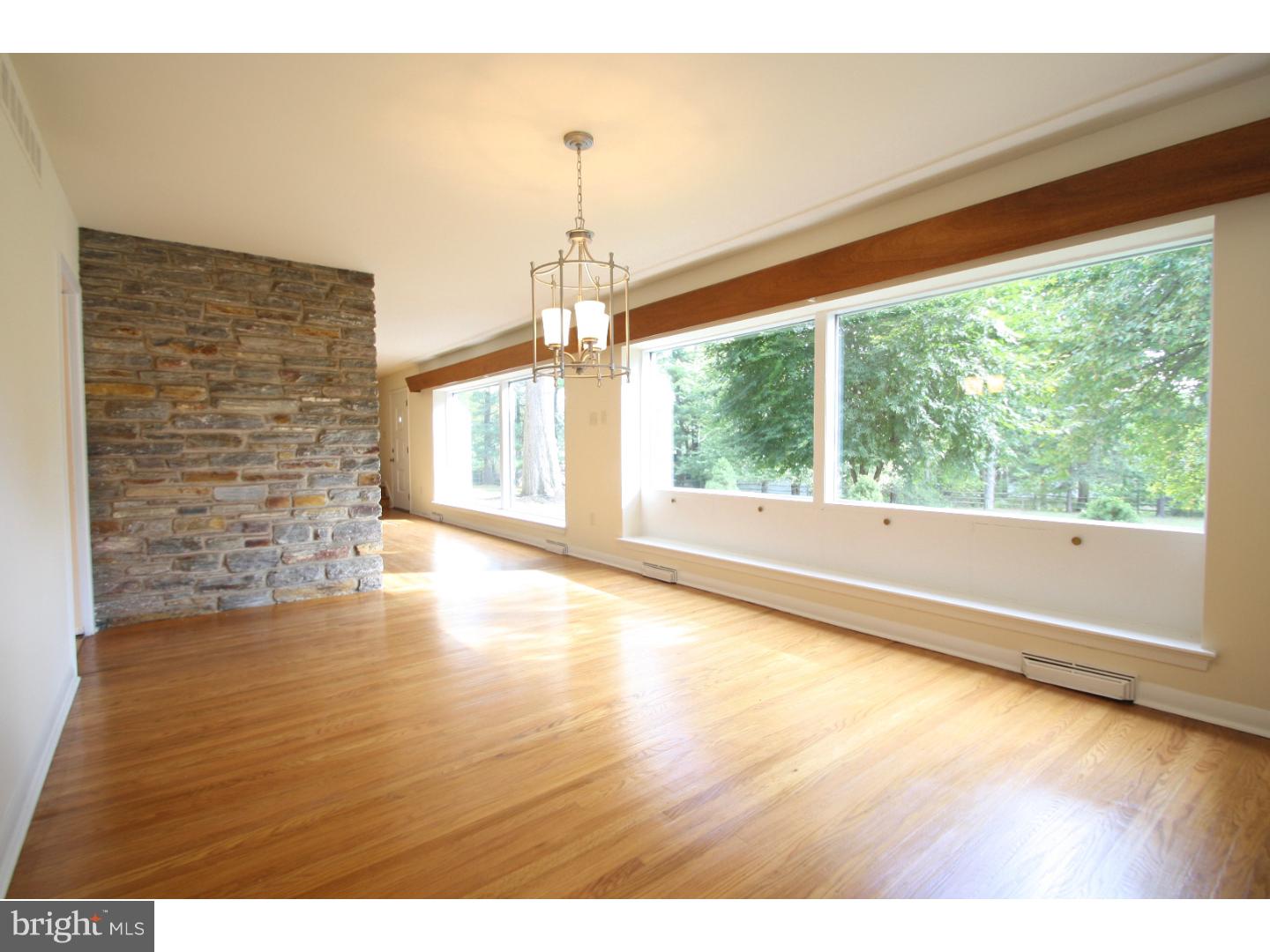 9015 Pine Road Philadelphia, PA 19115 - Photo 3 of 25