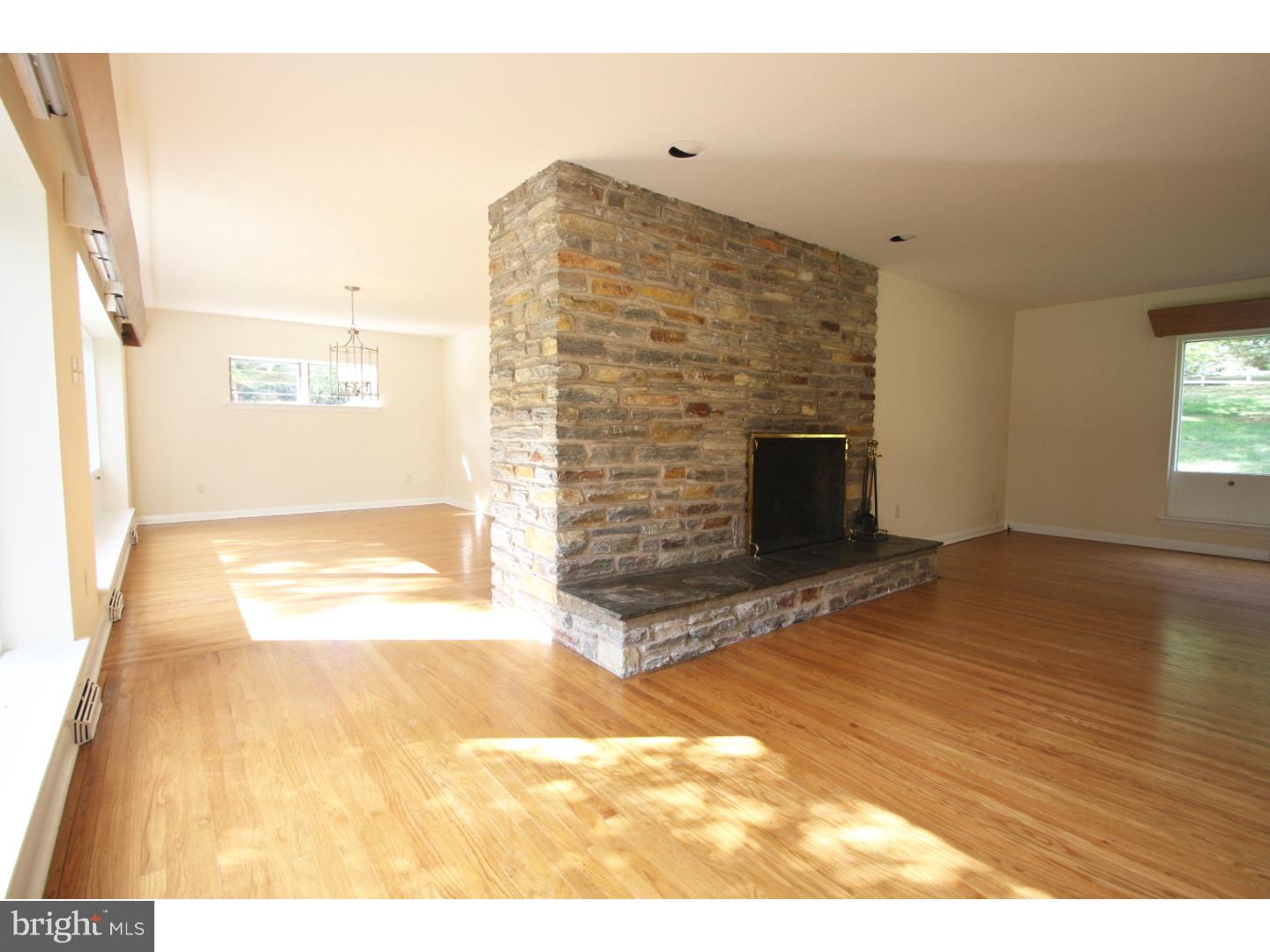 9015 Pine Road Philadelphia, PA 19115 - Photo 7 of 25