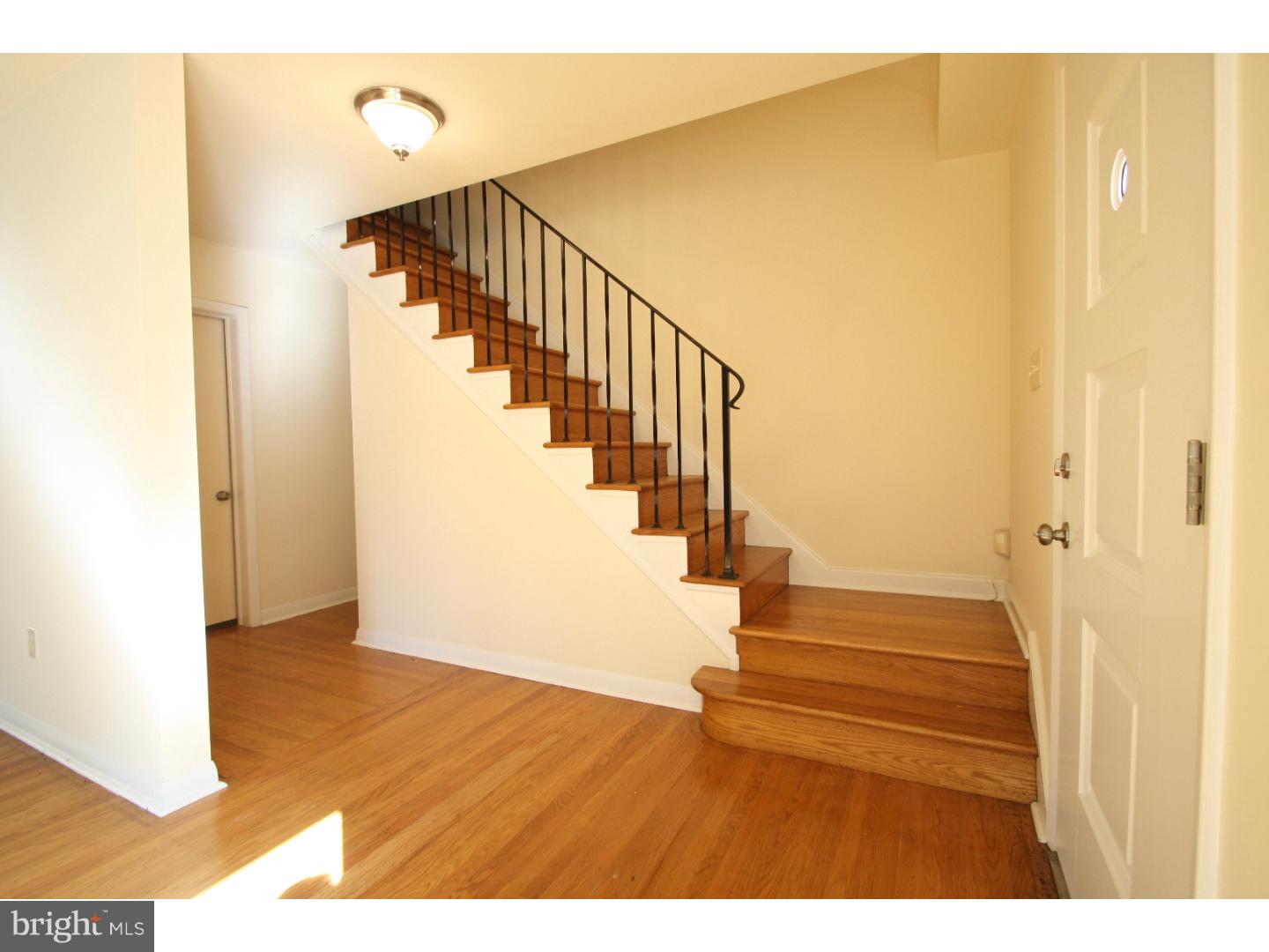 9015 Pine Road Philadelphia, PA 19115 - Photo 9 of 25