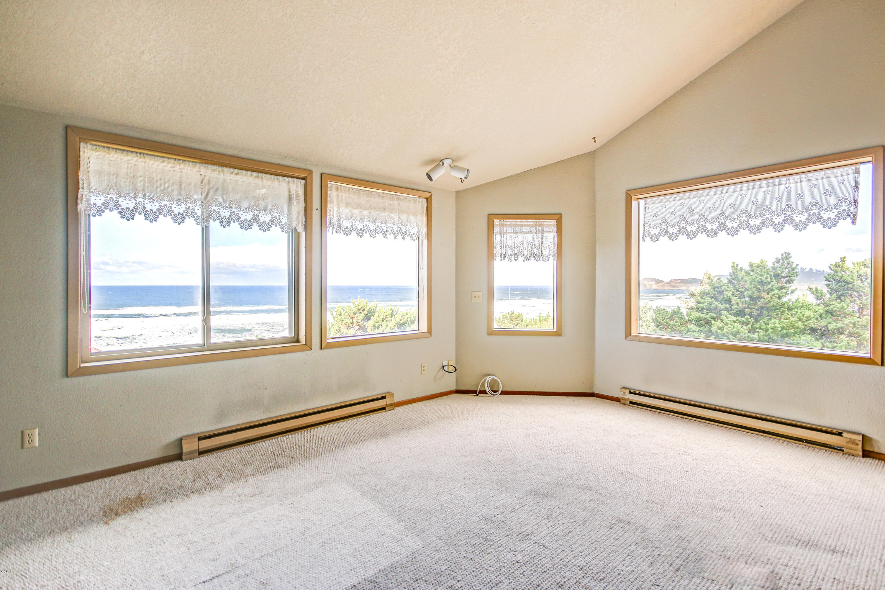 1590 Northwest Spring Street Newport, OR 97365 - Photo 8 of 23 OCI-1d