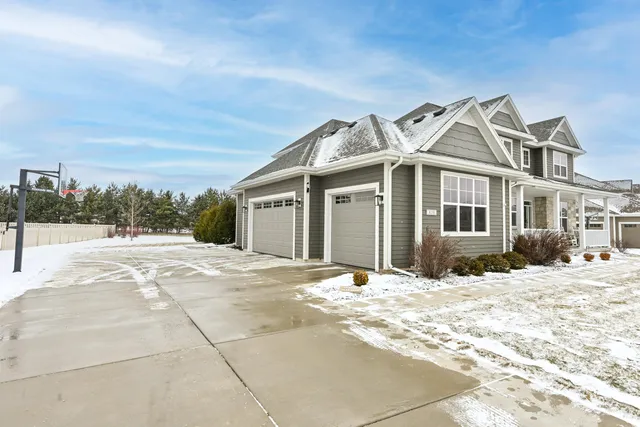 $995,000 | 8130 West Mourning Dove Lane, Mequon, WI 53097