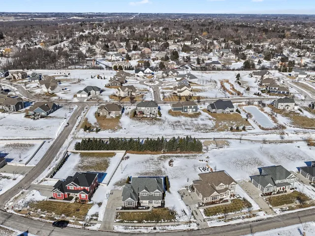 $995,000 | 8130 West Mourning Dove Lane, Mequon, WI 53097