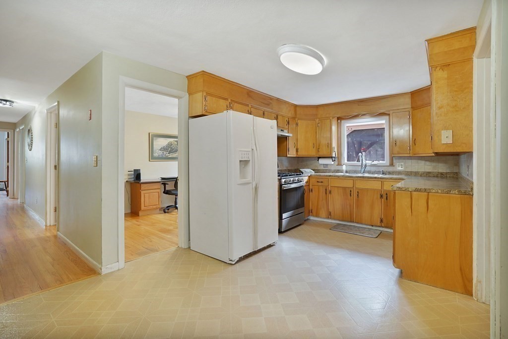 7 Rice Drive Wilbraham, MA 01095 - Photo 6 of 39 Gallery Image 6