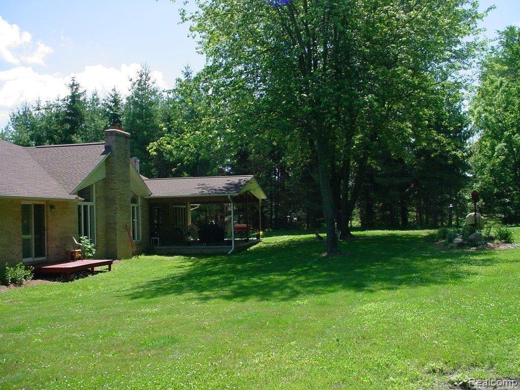 13286 White Lake Road Fenton, MI 48430 - Photo 6 of 8 WL backyard