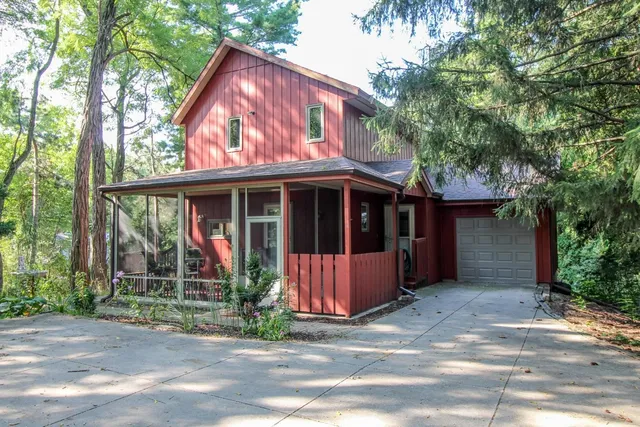 $549,900 | N4522 Park, Cambridge, WI 53523