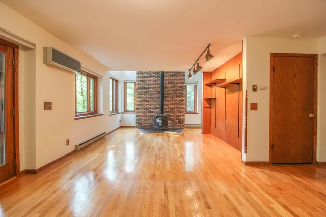 $549,900 | N4522 Park, Cambridge, WI 53523