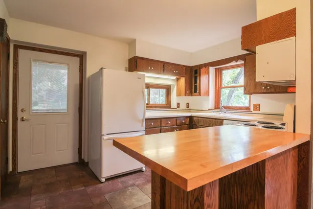 $549,900 | N4522 Park, Cambridge, WI 53523