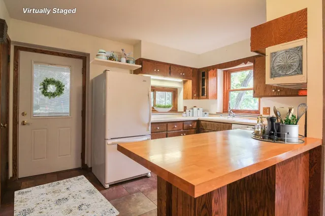 $549,900 | N4522 Park, Cambridge, WI 53523