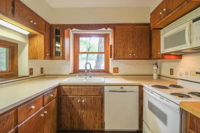 $549,900 | N4522 Park, Cambridge, WI 53523