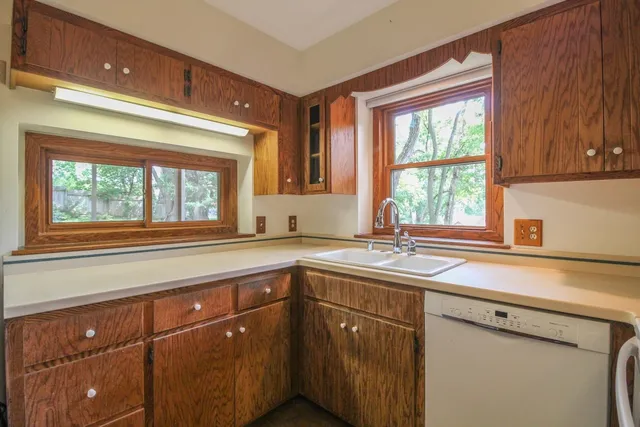 $549,900 | N4522 Park, Cambridge, WI 53523