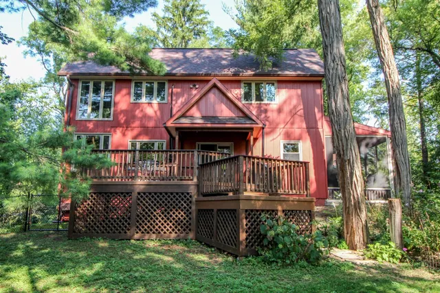 $549,900 | N4522 Park, Cambridge, WI 53523