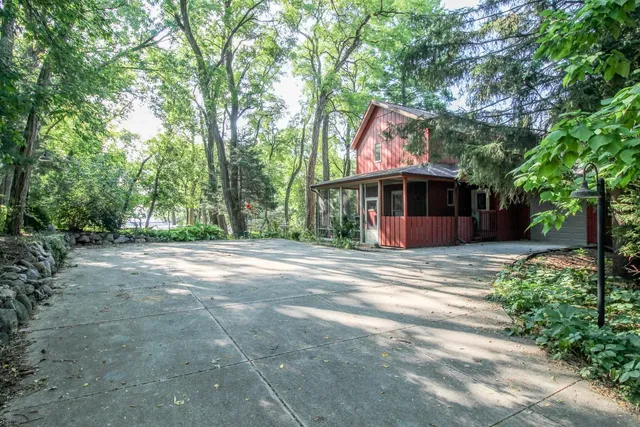 $549,900 | N4522 Park, Cambridge, WI 53523