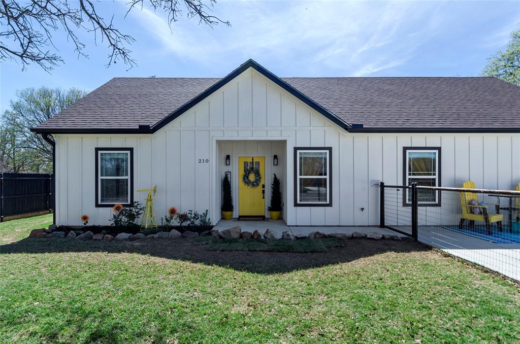210 Stevens Street Bridgeport, TX 76426 - Photo 4 of 31