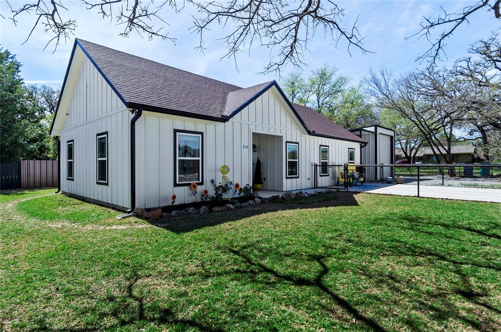 210 Stevens Street Bridgeport, TX 76426 - Photo 5 of 31