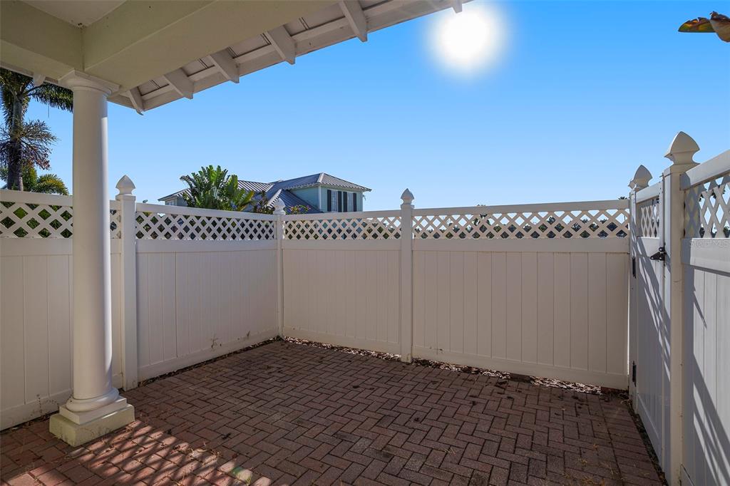 320 Ibisview Lane Apollo Beach, FL 33572 - Photo 8 of 30 a view of a garage