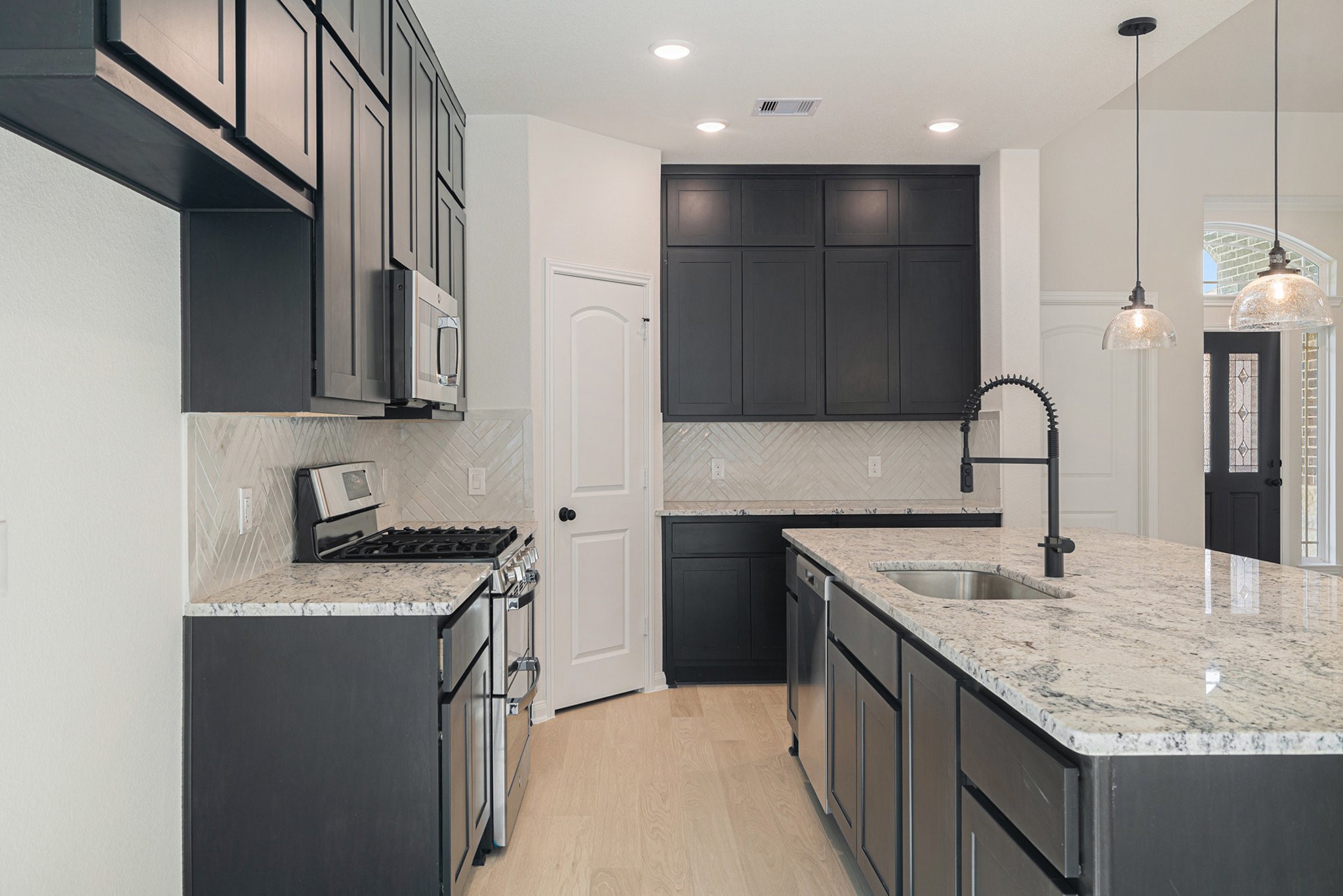 9642 Moss Rose Lane Willis, TX 77378 - Photo 12 of 37