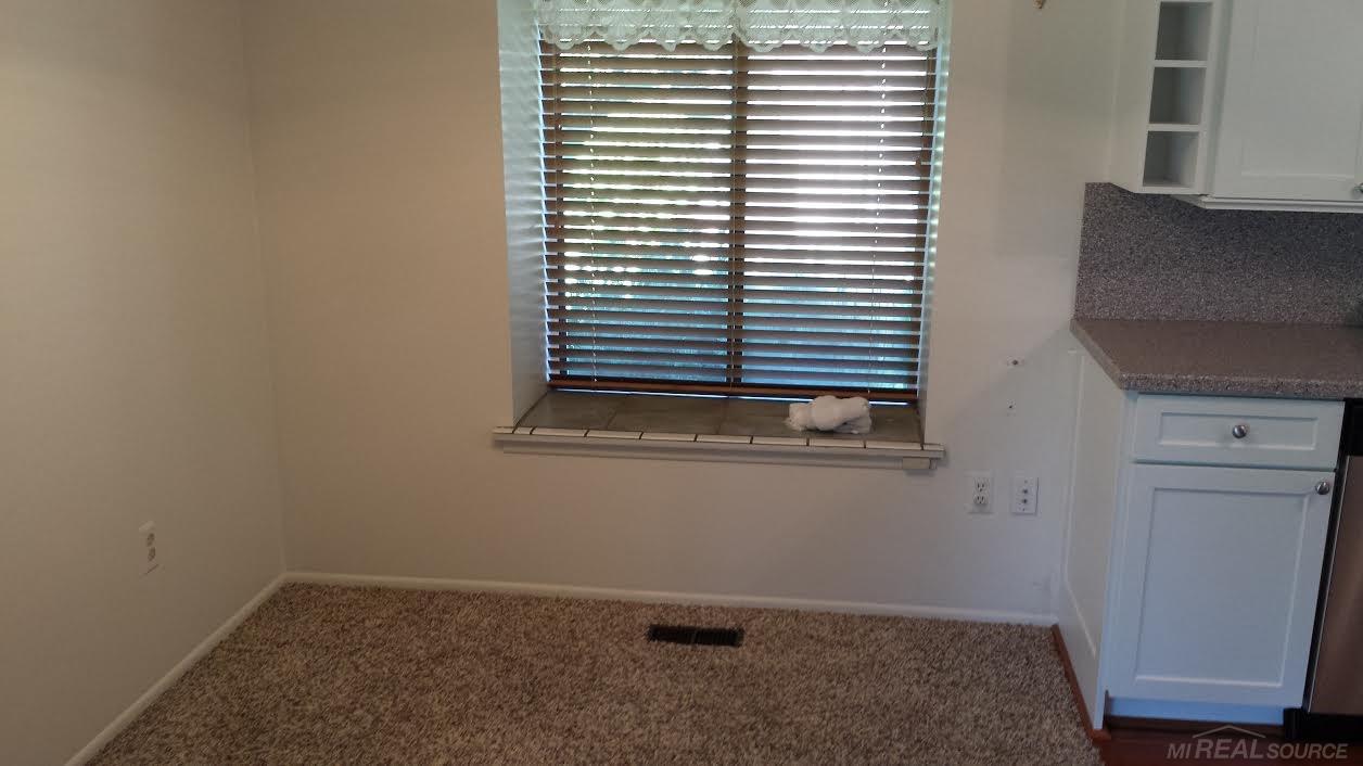 722 Oak Brook Ridge Drive Rochester, MI 48307 - Photo 9 of 19 31262699-8.JPG