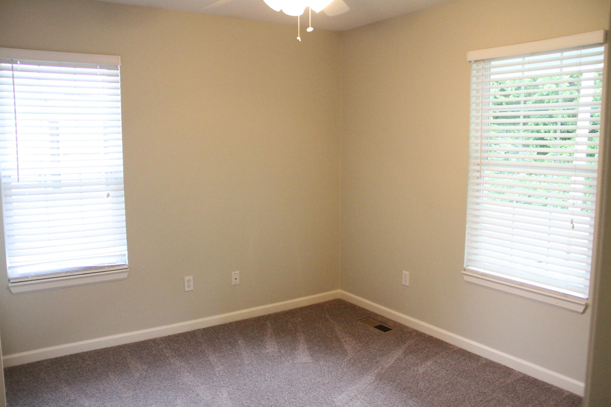 61612 Steekee Road Loudon, TN 37774 - Photo 12 of 23 an empty room with a window
