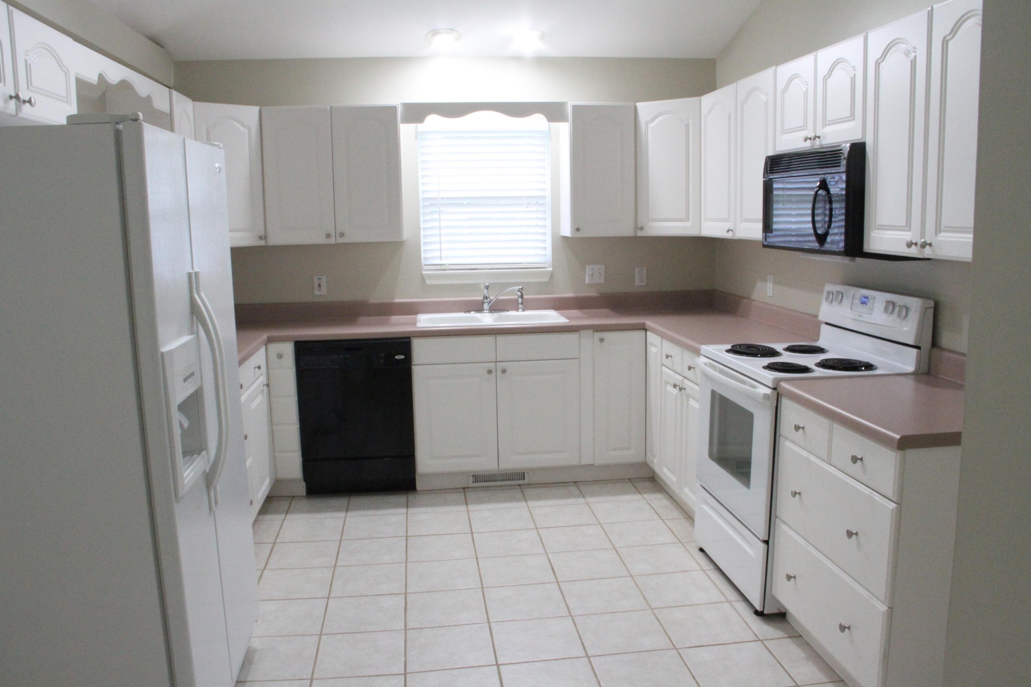 61612 Steekee Road Loudon, TN 37774 - Photo 2 of 23 a kitchen with stainless steel appliances granite countertop a stove a sink and a refrigerator
