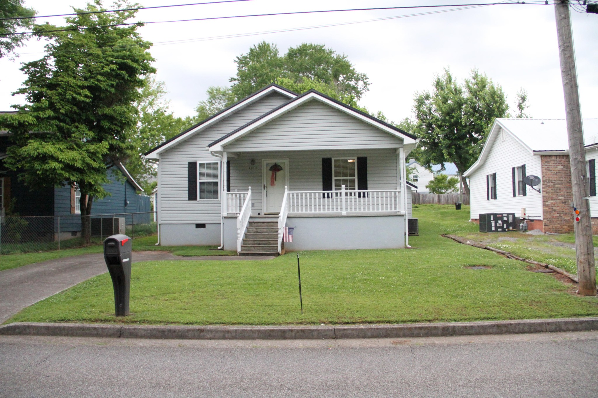 61612 Steekee Road Loudon, TN 37774 - Photo 23 of 23 a front view of house with yard and green space