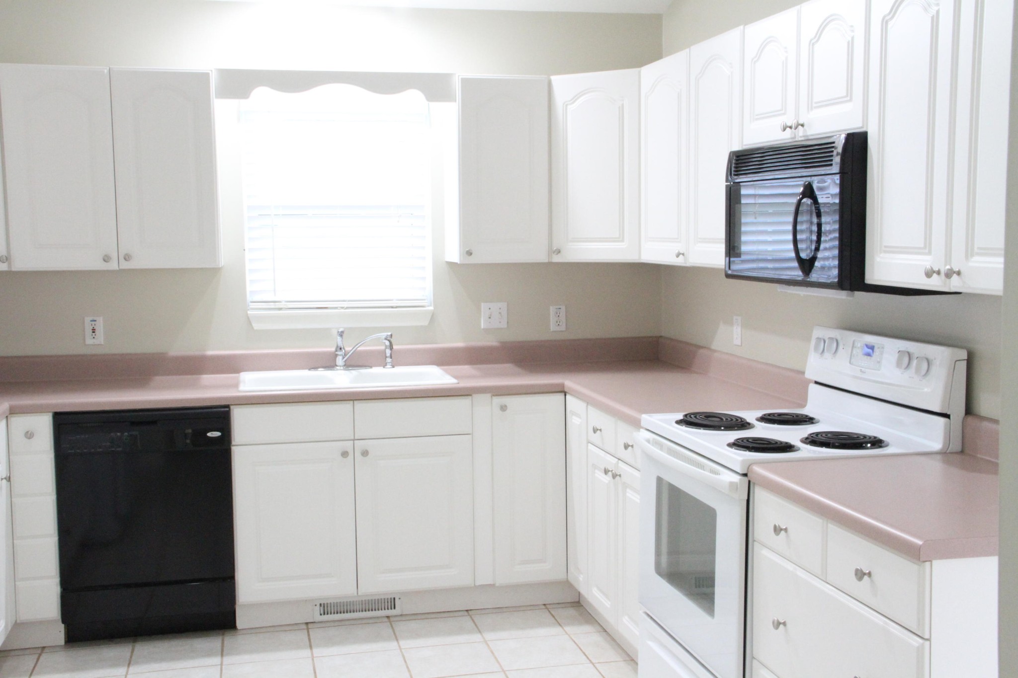61612 Steekee Road Loudon, TN 37774 - Photo 3 of 23 a kitchen with granite countertop white cabinets and white appliances