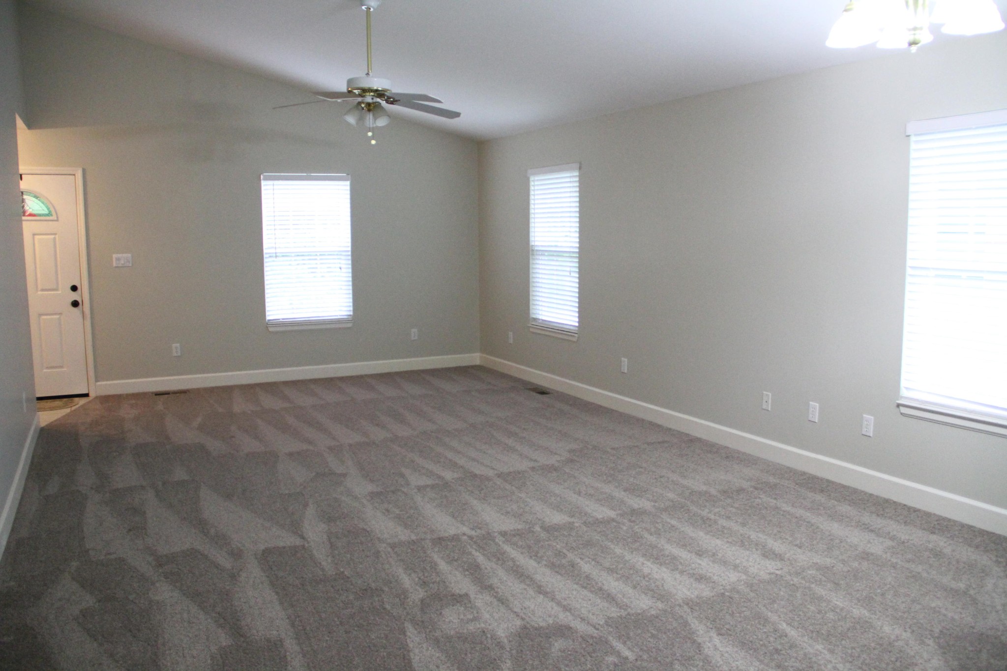61612 Steekee Road Loudon, TN 37774 - Photo 5 of 23 an empty room with windows and fan